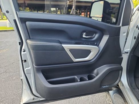Used 2017 Nissan Titan PRO-4X AWD/4WD image 9