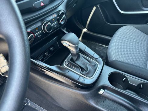 Used 2025 Kia Soul LX w/ LX Technology Package FWD image 41