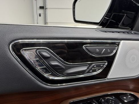 Used 2023 Lincoln Navigator L Reserve w/ Equipment Group 201A image 13