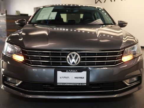 Used 2016 Volkswagen Passat 1.8T SE image 2