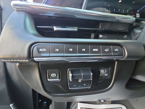 Used 2024 Cadillac Escalade ESV Sport Platinum w/ LPO, ONYX Package AWD/4WD image 32
