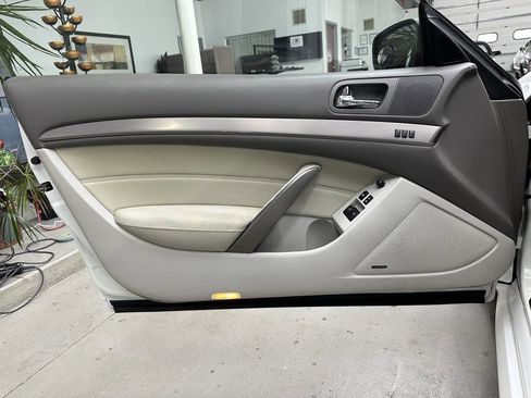 Used 2011 INFINITI G37 Journey w/ Premium Pkg image 10