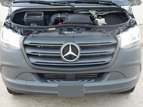 Used 2022 Mercedes-Benz Sprinter 2500 image 8