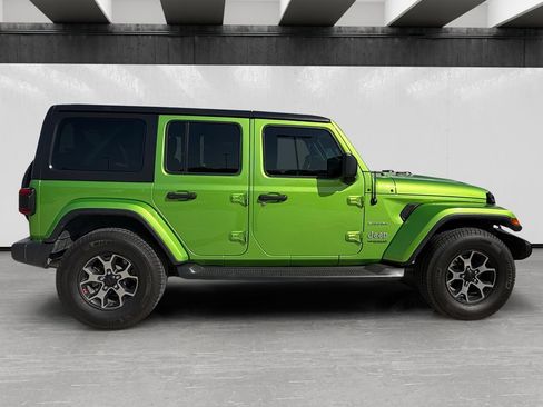 Used 2018 Jeep Wrangler Unlimited Sahara AWD/4WD image 6
