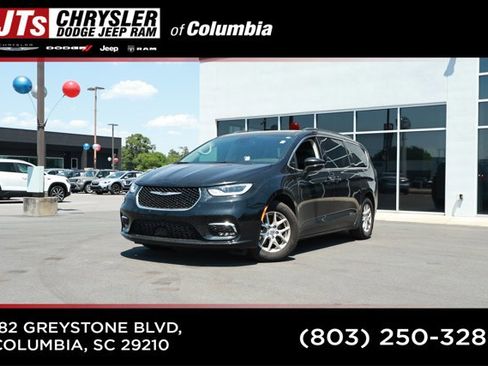 Used 2022 Chrysler Pacifica Touring-L FWD image 1