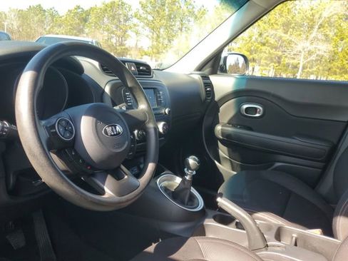 Used 2018 Kia Soul Base image 12
