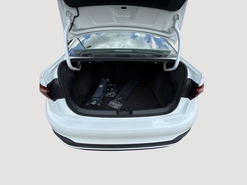 New 2025 Volkswagen Jetta SE image 9