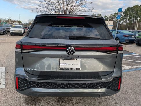 New 2026 Volkswagen Tiguan SE R-Line FWD image 5