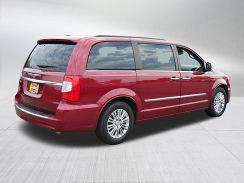 Used 2015 Chrysler Town & Country Touring-L w/ Driver Convenience Group FWD image 7