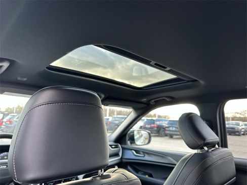 New 2025 Jeep Grand Cherokee L Altitude image 11