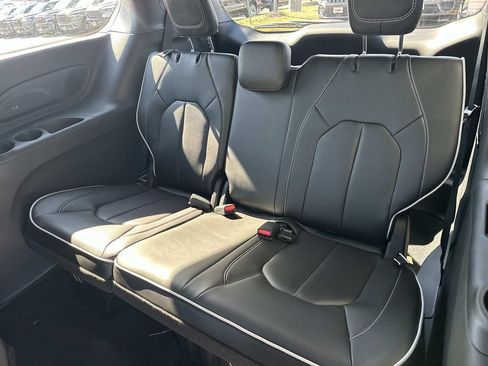 New 2026 Chrysler Pacifica Limited w/ S Appearance Package FWD image 18
