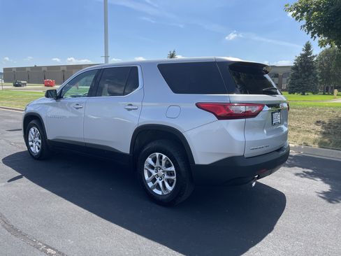 Used 2021 Chevrolet Traverse LS AWD/4WD image 3