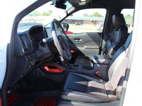 Used 2025 Nissan Frontier PRO-4X w/ Pro Premium Package image 9