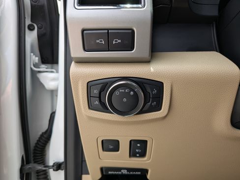 Used 2021 Ford F250 Lariat w/ Lariat Ultimate Package AWD/4WD image 27