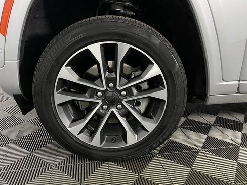 Used 2022 Jeep Grand Cherokee Overland w/ Advanced Protech Group III image 11