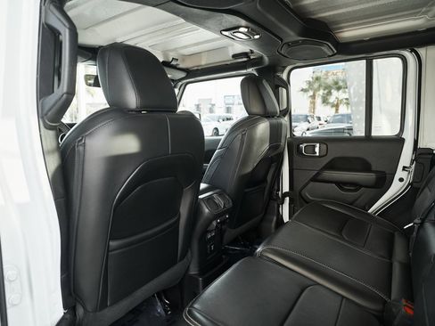 Used 2023 Jeep Wrangler Unlimited Sahara image 25