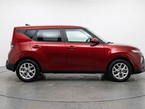 Used 2025 Kia Soul LX w/ LX Technology Package FWD image 11