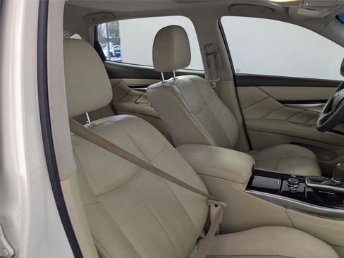 Used 2019 INFINITI Q70 L 3.7 image 31