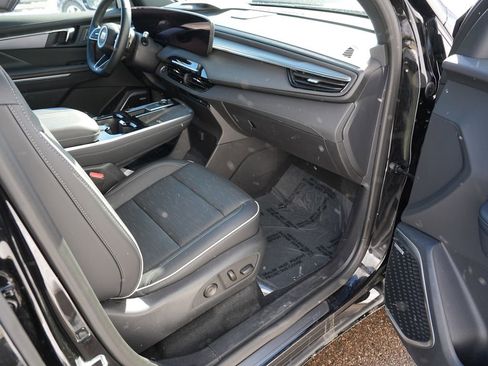 Used 2025 Buick Enclave Sport Touring image 30