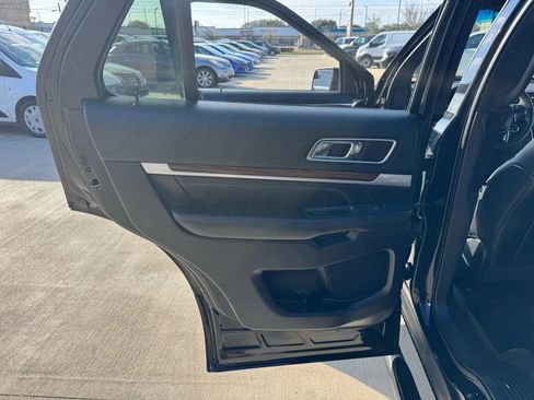 Used 2016 Ford Explorer Limited image 28