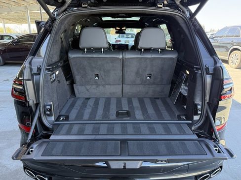 Used 2025 BMW ALPINA XB7 image 21