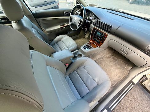 Used 2002 Volkswagen Passat GLX AWD/4WD image 10