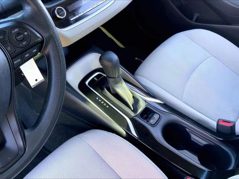 Used 2022 Toyota Corolla LE image 15