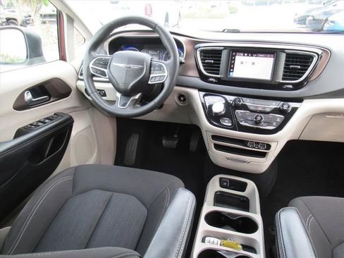 Certified 2023 Chrysler Voyager LX FWD image 13