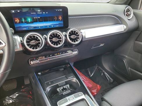 Used 2025 Mercedes-Benz GLB 250 image 21