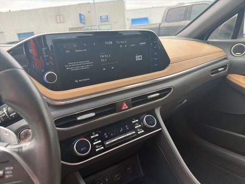 Used 2023 Hyundai Sonata Limited w/ Preferred Accessory Package FWD image 5