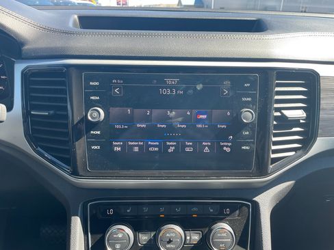 Used 2022 Volkswagen Atlas Cross Sport SE image 27