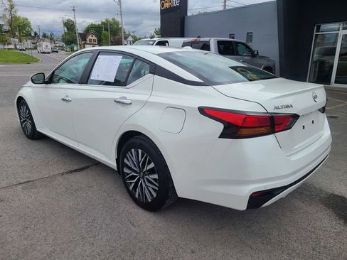 Used 2023 Nissan Altima 2.5 SV FWD image 9