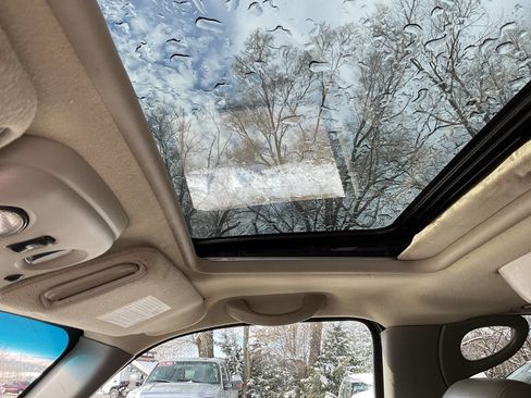 Used 2005 Chevrolet Suburban Z71 w/ Preferred Equipment Group image 16