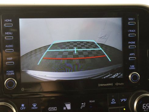 Used 2020 Toyota Highlander XLE image 44