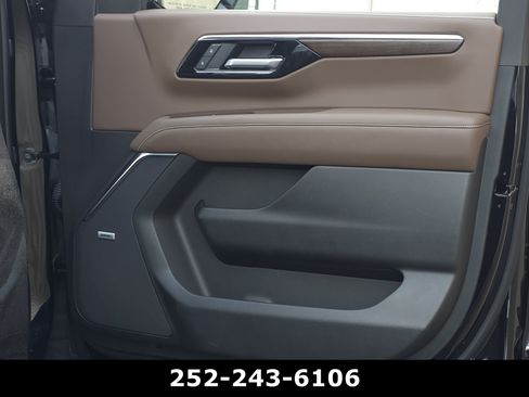 Used 2025 Chevrolet Suburban High Country AWD/4WD image 49