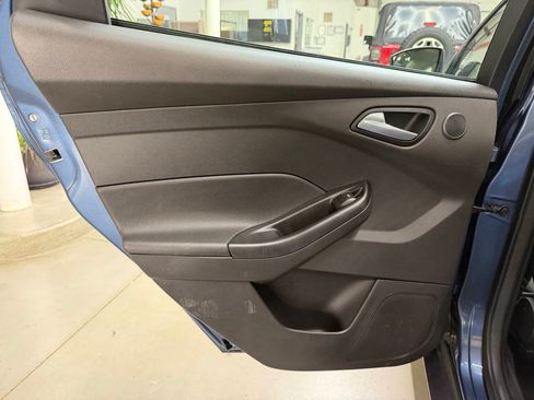Used 2018 Ford Focus SEL w/ Cold Weather Package FWD image 12