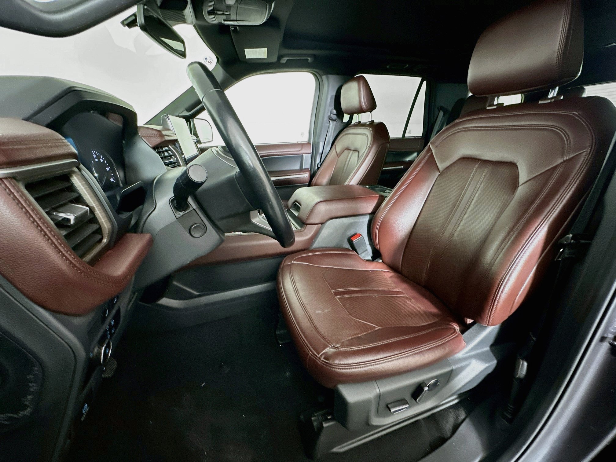 Used 2024 Ford Expedition Limited RWD image 13