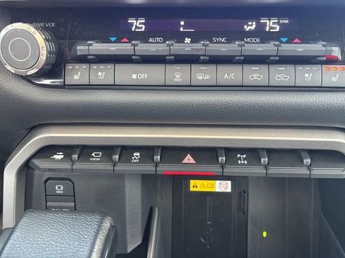 Used 2022 Toyota Tundra Limited image 32