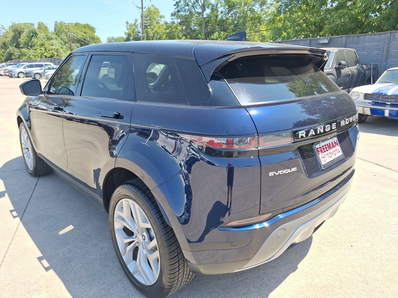 Used 2023 Land Rover Range Rover Evoque SE AWD/4WD image 4