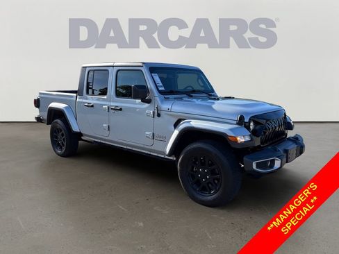 Used 2023 Jeep Gladiator Overland AWD/4WD image 1