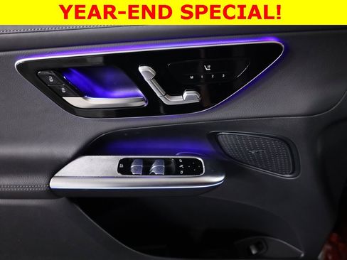 Used 2025 Mercedes-Benz GLC 300 4MATIC image 9