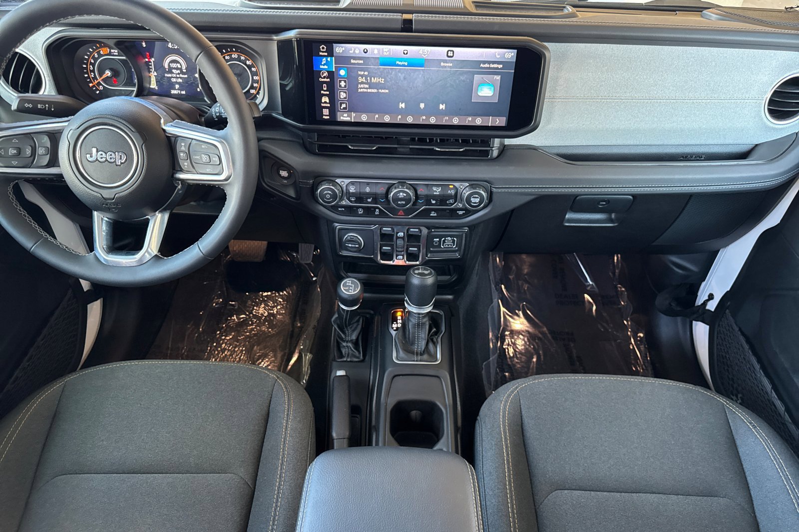 Used 2025 Jeep Wrangler Unlimited Sahara AWD/4WD image 14