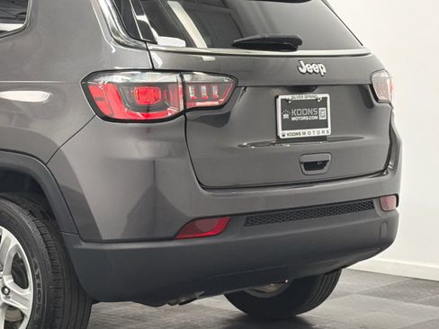 Used 2023 Jeep Compass Latitude AWD/4WD image 6