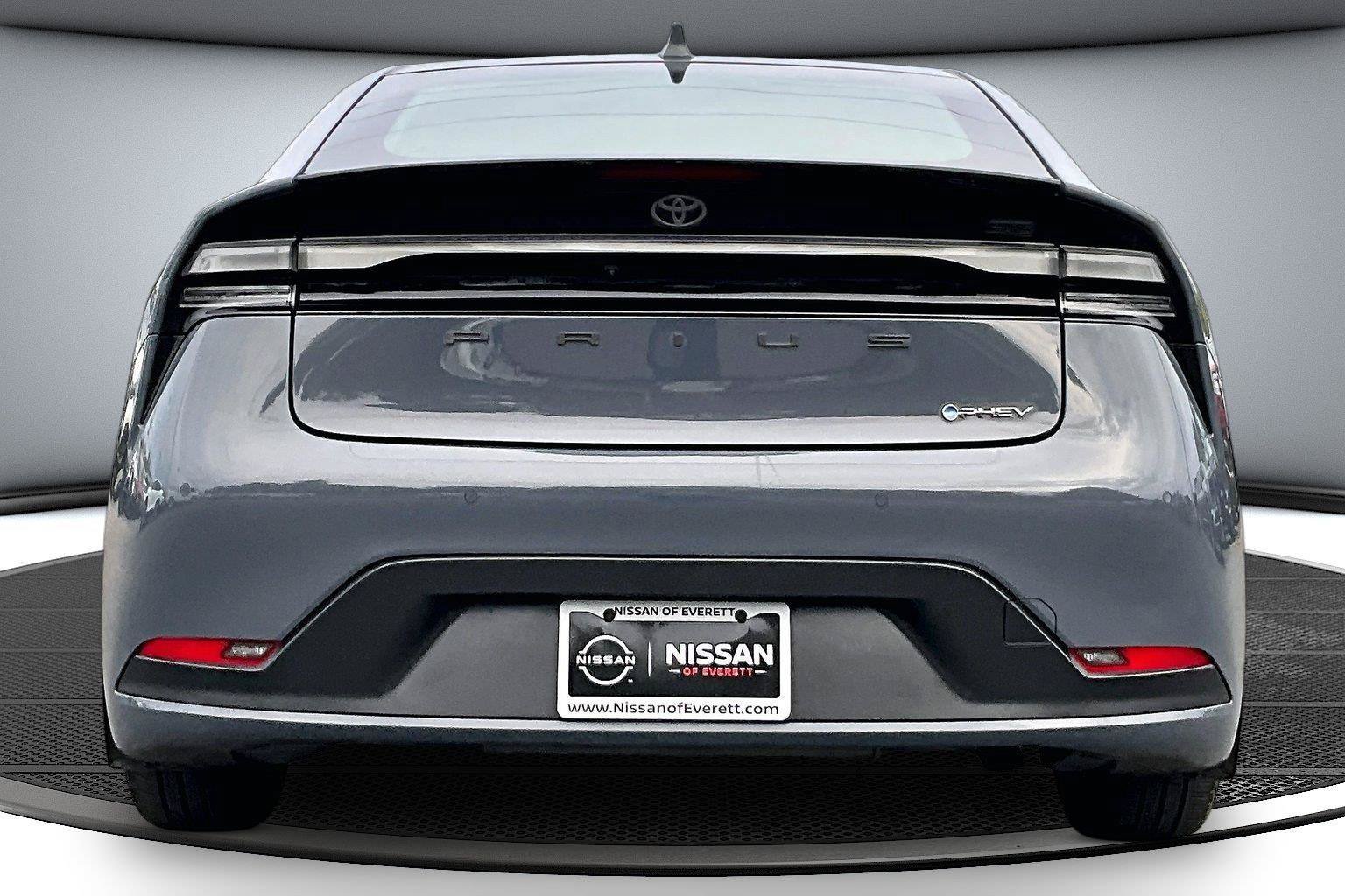 Used 2025 Toyota Prius Plug-In Hybrid FWD image 6