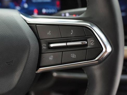Used 2026 Chevrolet Equinox ACTIV w/ Convenience Package III FWD image 9