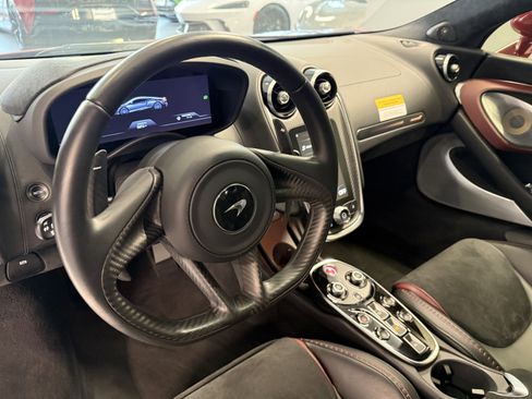 Used 2022 McLaren GT RWD image 12