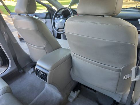 Used 2012 Toyota Camry XLE w/ Leather Pkg FWD image 28