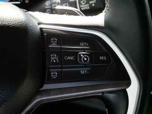 Used 2022 Jeep Grand Cherokee Limited w/ Luxury Tech Group II AWD/4WD image 25
