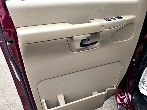 Used 2004 Ford E-250 and Econoline 250 image 24