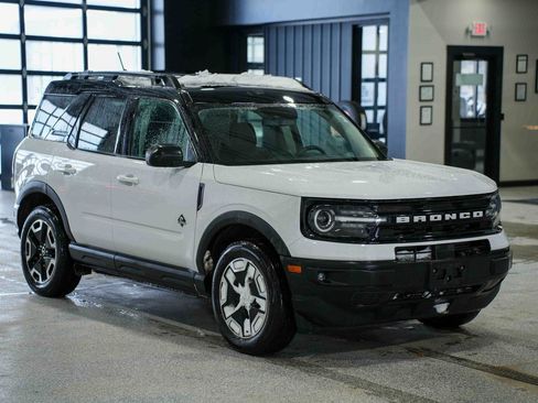 Used 2024 Ford Bronco Sport Outer Banks w/ Tech Package image 3